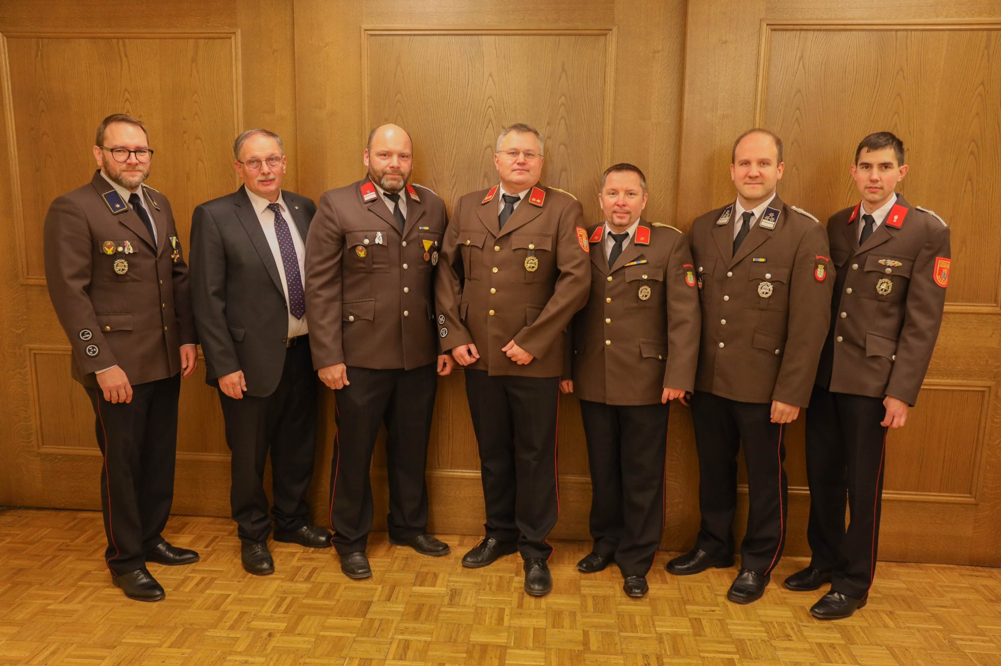 von links nach rechts stehen Reinhard Krimmel, Richard Hogl, Ronald Wingelhofer, Wolfgang Thürr, Franz Dürr jun., Roman Breindl, Felix Rohringer