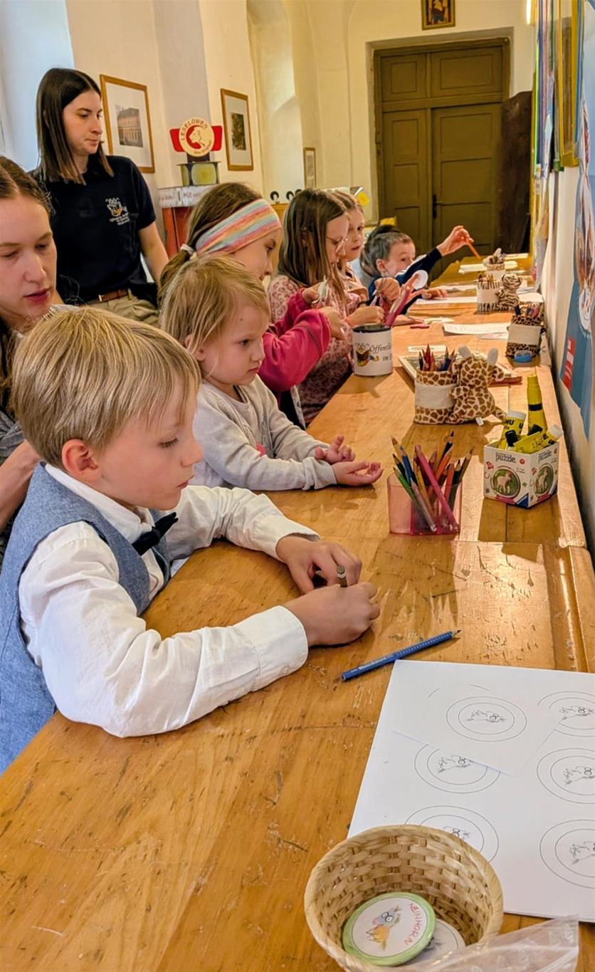 Kinder beim Zeichnen