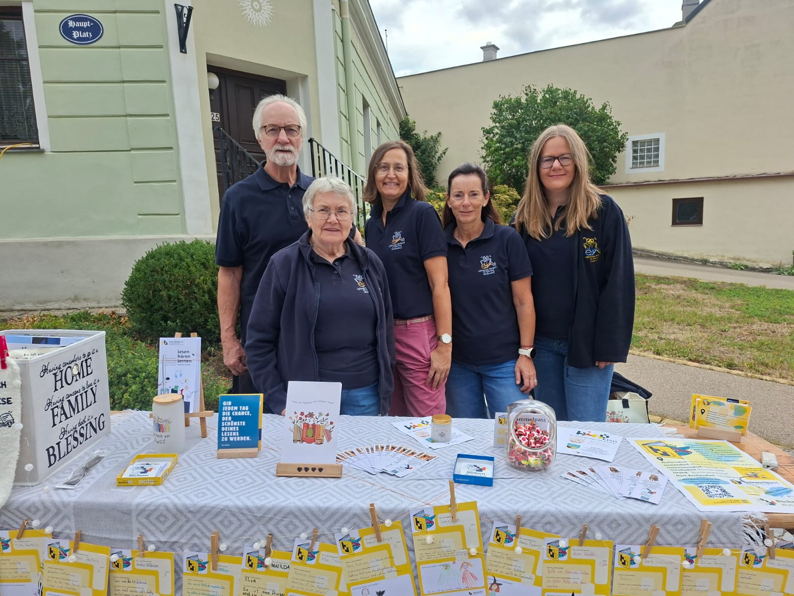 Das Bibliotheksteam beim Marktplatzfest